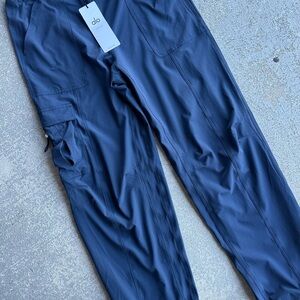 ALO Yoga Low Rise Megastar Cargo Pant Size Small NWT